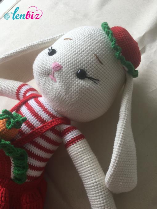 If you're looking for free cute amigurumi bunny pattern then don't ignore this free crochet bunny girl pattern. Lenbiz has increased the size based on Betugurumi's original pattern to produce a bunny girl that is 80cm tall with both ears.