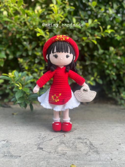 “Mẫu này dùng hết bao nhiêu len vậy chị?”  “Em mua 2 cuộn có đủ móc mẫu này không ạ?”  “Mình móc sợi khác nên không biết mua nhiêu cho đủ!”  “Cần khoảng bao nhiêu cuộn len để móc chăn có kích cỡ khoảng 1*1.5m?”…  Đây là những câu hỏi Lenbiz nhận được rất nhiều trong inbox. Vậy thì có cách nào tính số len cần dùng để làm một sản phẩm đan móc len không?