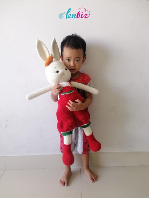 Không có gì khó hiểu khi các mẫu thỏ len cute luôn đốn tim các chị em lenbiz. Tiếp tục hành trình tăng size thú len, hôm nay Lenbiz.vn dành tặng các chị em thêm một chart móc bé thỏ tăng size siêu dễ thương nữa nè! Mẫu thỏ tăng size này nếu móc bằng len nhung sẽ còn to cao hơn nữa, bé tha hồ ôm ngủ luôn.