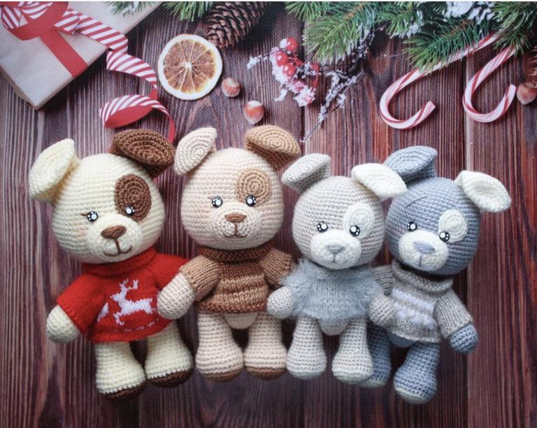 Vẻ đáng yêu của bé cún do tác giả Barberry Store lên mẫu thực sự khiến Lenbiz.vn yêu ngay từ cái nhìn đầu tiên. Nếu là người yêu len yêu cún, bạn sẽ khó lòng bỏ qua chart móc chú chó cute bằng len này. Vậy thì còn chờ gì nữa mà không bắt tay thực hiện thôi nào! Mẫu này cũng rất phù hợp cho các bạn mới học móc thú bông len nha, toàn mũi cơ bản thôi nè!