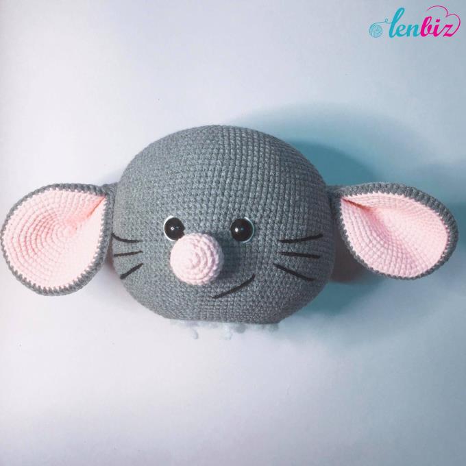 Vẻ cute của bé chuột xám thực sự khiến nhiều chị em lenbiz yêu ngay từ cái nhìn đầu tiên. Phiên bản tăng size cho bé ôm thỏa thích cũng cute không kém đâu nè! Lenbiz.vn gửi tặng bạn chart móc chuột xám tăng size, cùng móc và khoe thành phẩm thôi nào!