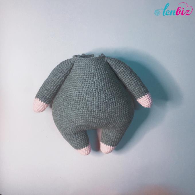 Vẻ cute của bé chuột xám thực sự khiến nhiều chị em lenbiz yêu ngay từ cái nhìn đầu tiên. Phiên bản tăng size cho bé ôm thỏa thích cũng cute không kém đâu nè! Lenbiz.vn gửi tặng bạn chart móc chuột xám tăng size, cùng móc và khoe thành phẩm thôi nào!