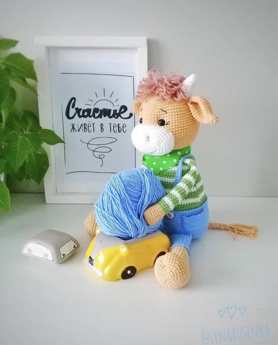 Không như mẫu móc thỏ, chó, mèo... mẫu móc con trâu hiện tại thực sự khá ít mẫu để bạn chọn. Nếu bạn đang tìm chart móc con trâu bằng len thì đừng bỏ qua mẫu trâu cute free của tác giả Lenabusinka18 nhé!