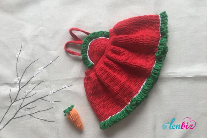 Mẫu móc bé thỏ dưa hấu tăng size siêu dễ thương cao tận 80cm được rất nhiều chị em yêu thích, Lenbiz.vn tiếp tục cho ra phiên bản mới với 2 chiếc tai cụp dài cùng chiếc mũ nhỏ xinh xắn. Phiên bản này có thêm chiếc váy cho bé thỏ, đồng thời thay đổi cả kiểu áo, kiểu giày, cách móc chân liền body cho bạn nào ngại khâu ráp... Hy vọng bạn sẽ yêu thích chart móc thỏ len tăng size tai cụp siêu đáng yêu này!