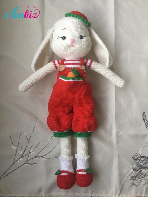 Mẫu móc bé thỏ dưa hấu tăng size siêu dễ thương cao tận 80cm được rất nhiều chị em yêu thích, Lenbiz.vn tiếp tục cho ra phiên bản mới với 2 chiếc tai cụp dài cùng chiếc mũ nhỏ xinh xắn. Phiên bản này có thêm chiếc váy cho bé thỏ, đồng thời thay đổi cả kiểu áo, kiểu giày, cách móc chân liền body cho bạn nào ngại khâu ráp... Hy vọng bạn sẽ yêu thích chart móc thỏ len tăng size tai cụp siêu đáng yêu này!