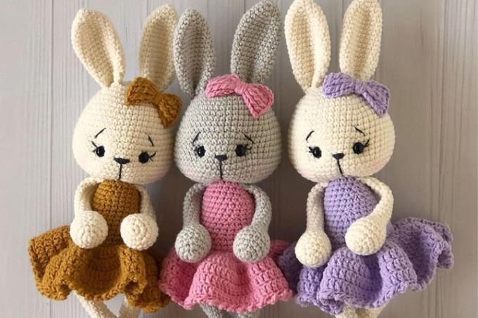 Đừng bỏ lỡ chart móc bé thỏ mặc váy cute phô mai que của tác giả Julia Deinega