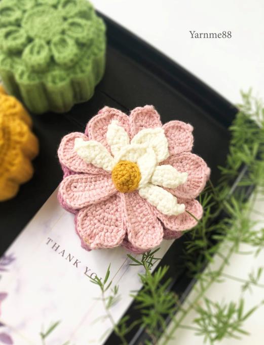 Tết Đoàn viên năm nay, chị em lenbiz được mãn nhãn khi chiêm ngưỡng những chiếc bánh trung thu bằng len handmade đẹp tinh tế do chị Nguyễn Thu Thảo (Yarnme88) thiết kế.