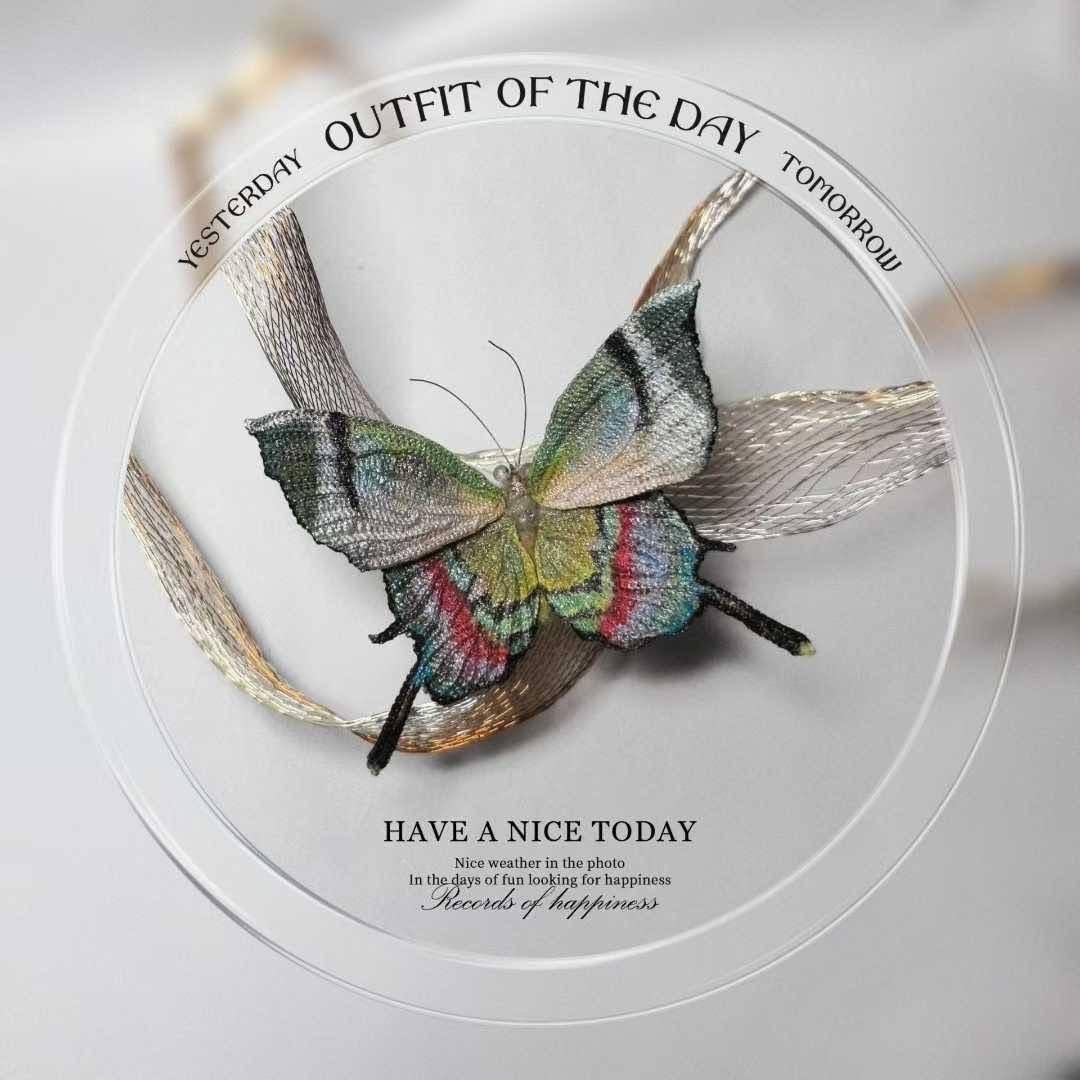 Trong thế giới đan móc, cụm từ “pháp sư Trung Hoa” đã trở thành một meme quen thuộc – vừa hài hước, vừa đầy sự ngưỡng mộ. Nó dùng để chỉ những nghệ nhân Trung Quốc có khả năng tạo ra tác phẩm móc siêu thực, nhìn như dùng phép thuật chứ không phải sợi len bình thường nữa. Cùng Lenbiz tìm hiểu lý do cái tên này ra đời và lan truyền mạnh trong cộng đồng lenbiz nha!