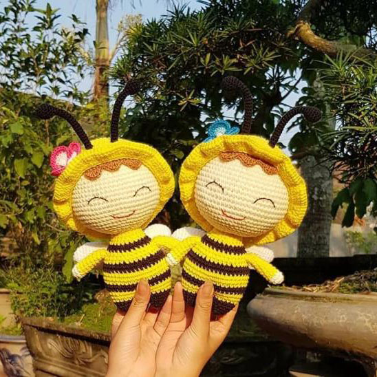 Còn gì tuyệt vời hơn khi được tự tay làm đồ chơi cho con yêu - những món quà gói trọn yêu thương của mẹ. Nếu biết móc mách, tại sao bạn không thử móc bé ong vàng cute của tác giả Anan Amilove để dành tặng bé nè! Vẻ dễ thương xinh xắn của bé ong đảm bảo bé sẽ thích mê cho mà xem!